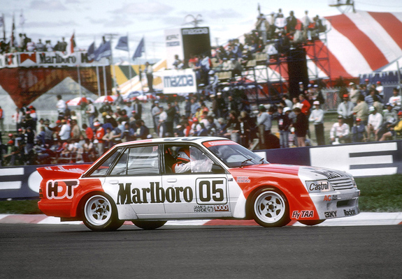 Images of Holden VK Commodore Race Car 1984–86