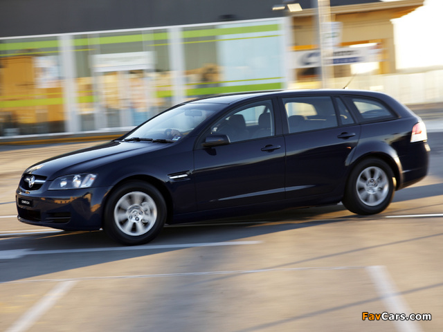 Images of Holden Commodore Omega Sportwagon (VE) 2008–10 (640 x 480)