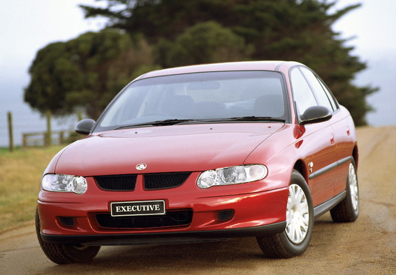 Photos of Holden Commodore (VX) 2000–02