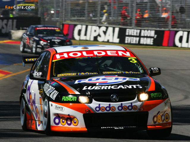 Pictures of Holden VZ Commodore V8 Supercar 2005–06 (640 x 480)