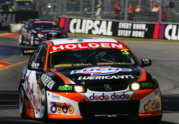 Pictures of Holden VZ Commodore V8 Supercar 2005–06