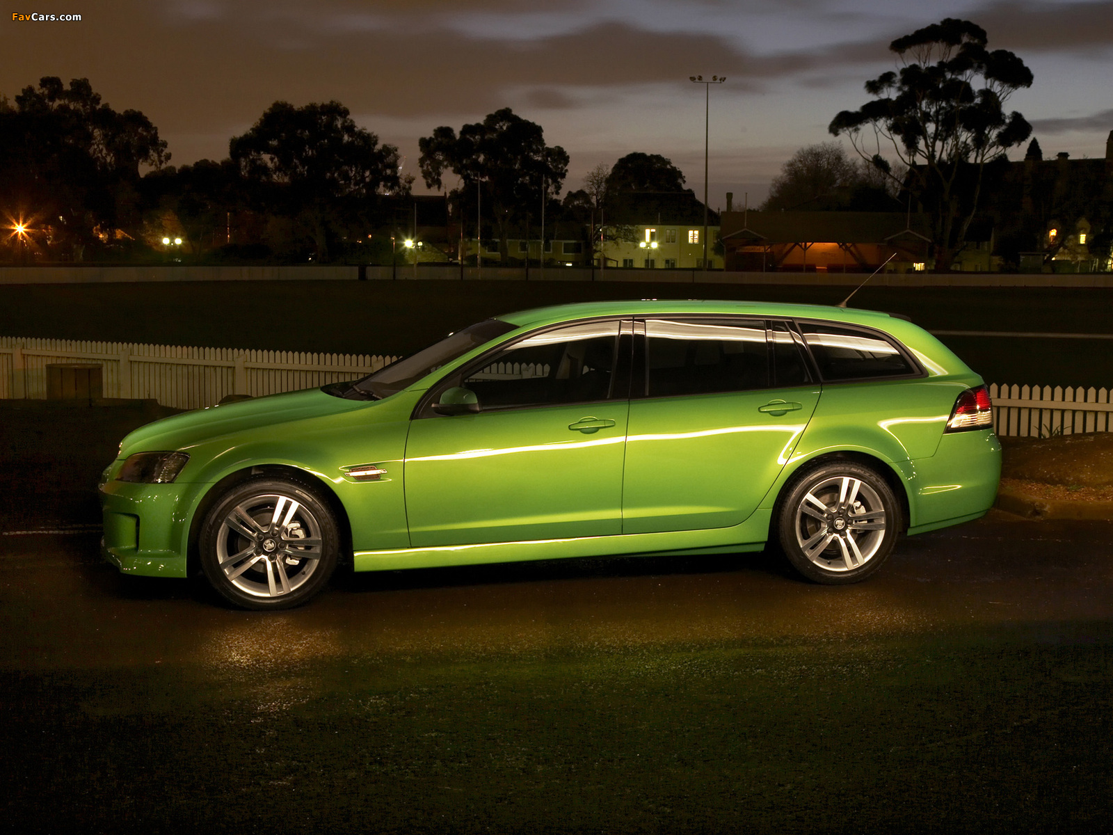 Pictures of Holden Commodore SV6 Sportwagon (VE) 2008–10 (1600 x 1200)