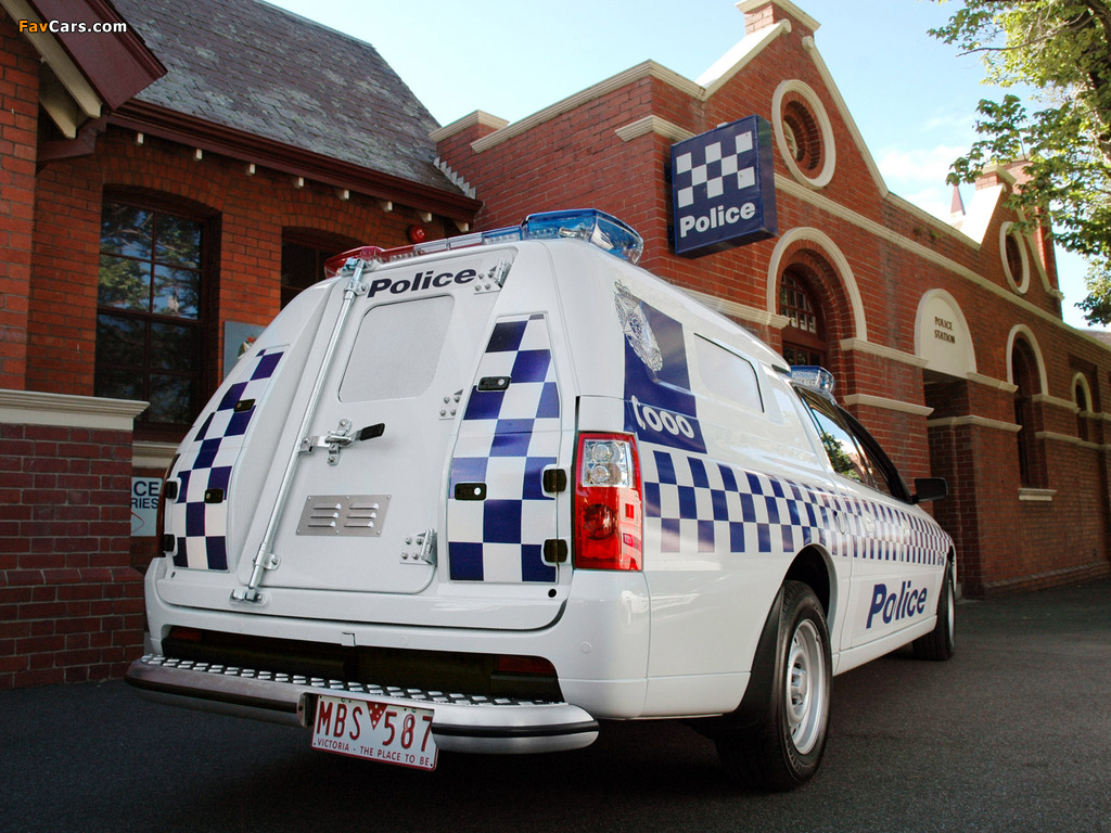 Images of Holden VZ Crewman Divisional Van Police 2004 (1024 x 768)