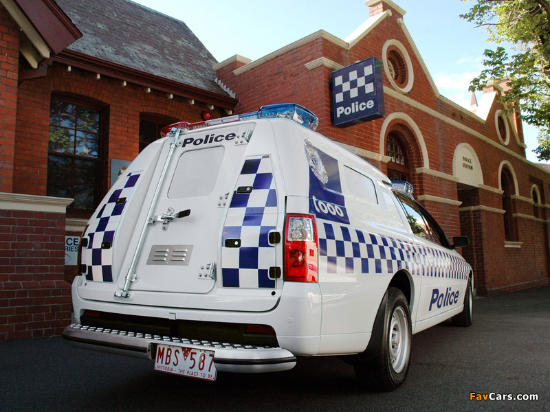 Images of Holden VZ Crewman Divisional Van Police 2004 (800 x 600)