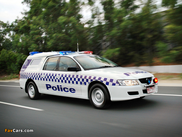 Holden VZ Crewman Divisional Van Police 2004 wallpapers (640 x 480)