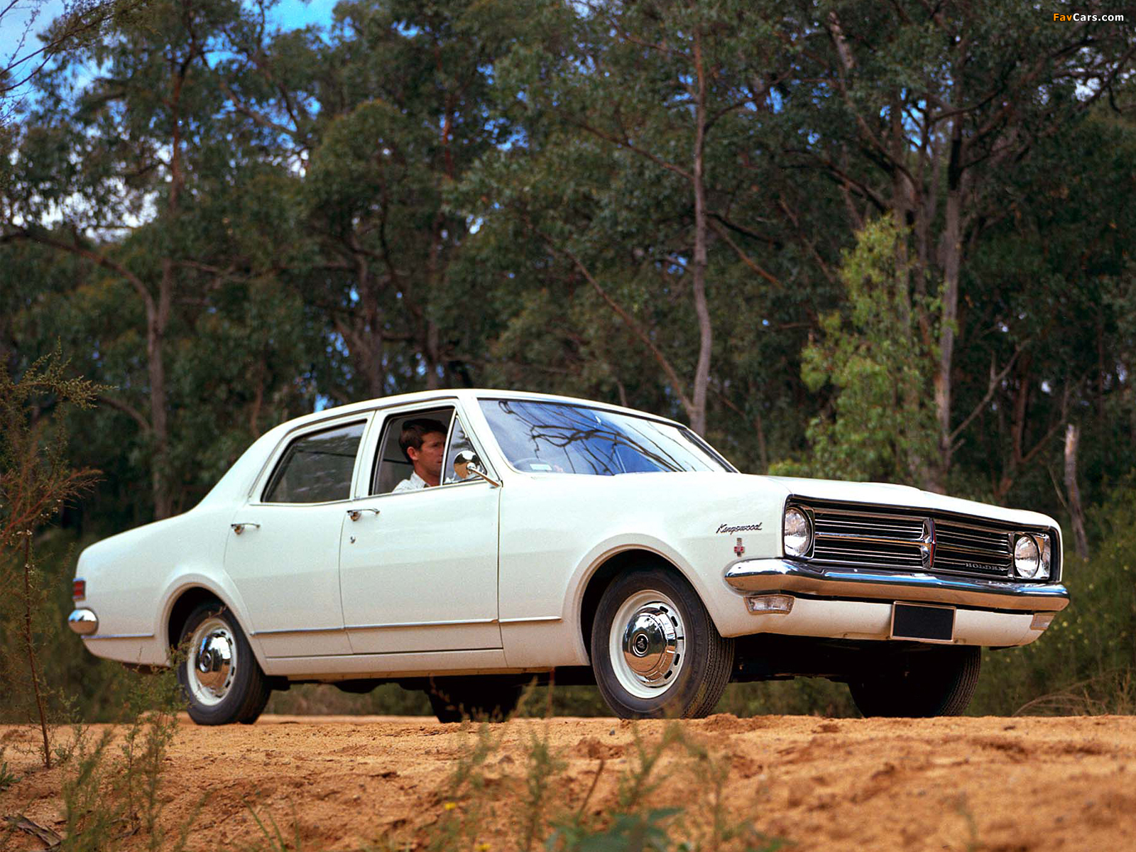 Holden HK Kingswood 1968–69 pictures (1600 x 1200)