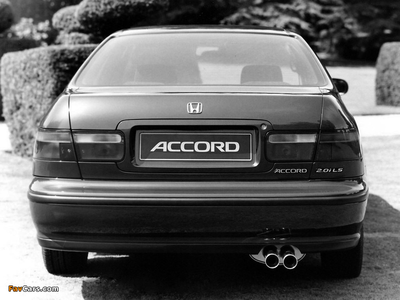 Honda Accord Sedan (CD) 1993–96 images (800 x 600)