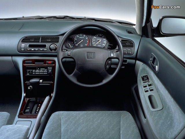 Honda Accord Sedan JP-spec (CD) 1993–96 photos (640 x 480)