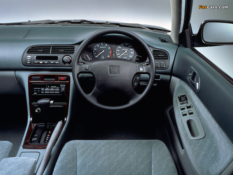 Honda Accord Sedan JP-spec (CD) 1993–96 photos (800 x 600)