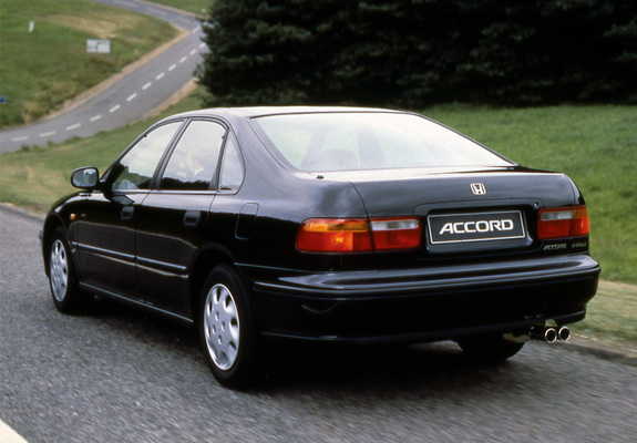Honda Accord Sedan (CD) 1993–96 photos