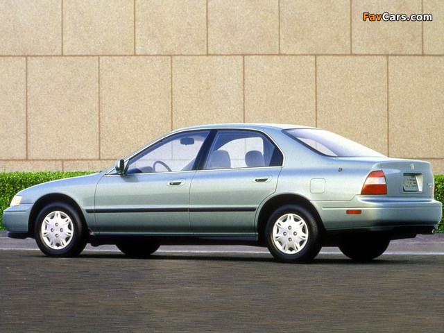 Honda Accord Sedan US-spec (CD) 1994–97 images (640 x 480)