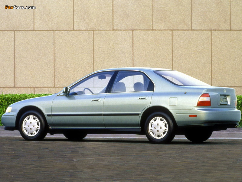 Honda Accord Sedan US-spec (CD) 1994–97 images (800 x 600)