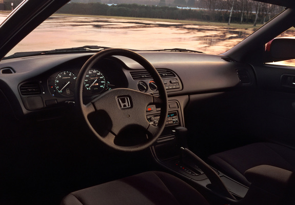 Honda Accord SiR Coupe (CD8) 1996–98 photos