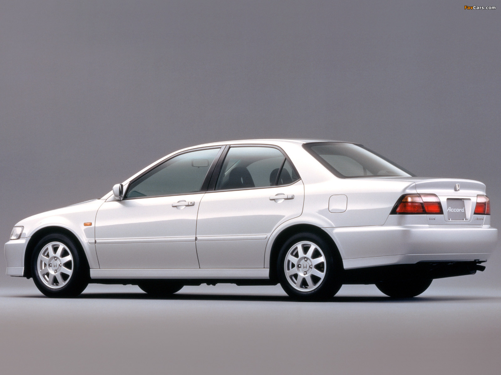 Honda Accord 2.0 VTS Sedan JP-spec (CF4) 1997–2000 images (1600 x 1200)