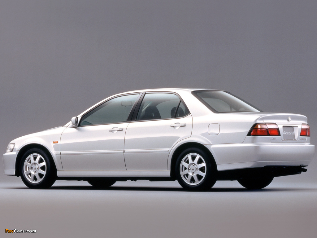 Honda Accord 2.0 VTS Sedan JP-spec (CF4) 1997–2000 images (1024 x 768)