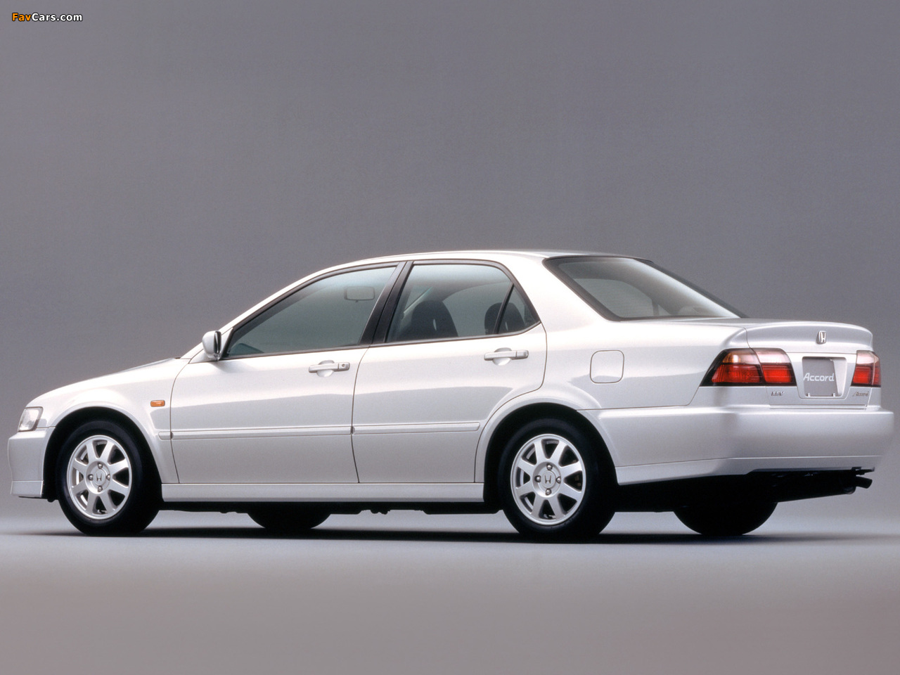 Honda Accord 2.0 VTS Sedan JP-spec (CF4) 1997–2000 images (1280 x 960)