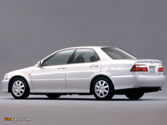 Honda Accord 2.0 VTS Sedan JP-spec (CF4) 1997–2000 images (640 x 480)