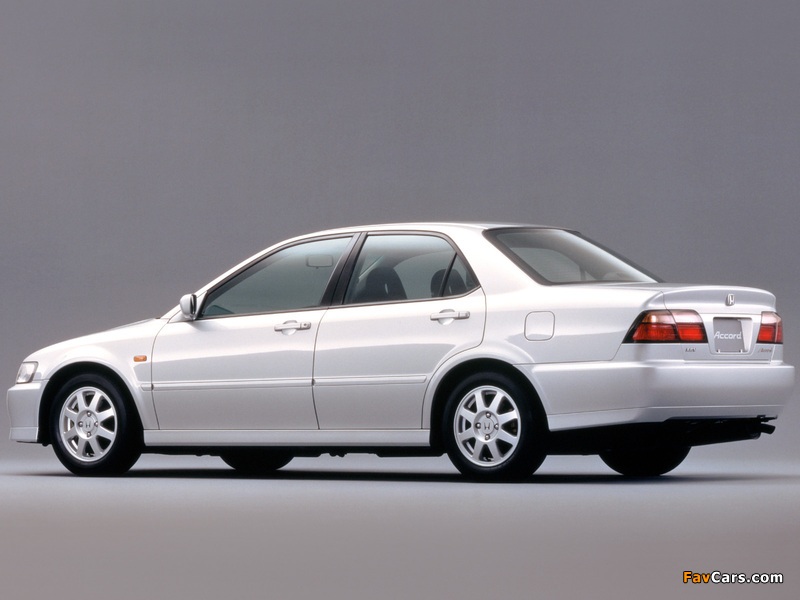 Honda Accord 2.0 VTS Sedan JP-spec (CF4) 1997–2000 images (800 x 600)