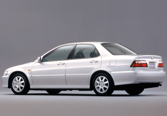 Honda Accord 2.0 VTS Sedan JP-spec (CF4) 1997–2000 images