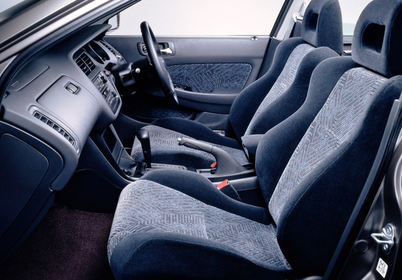 Honda Accord 2.0 VTS Sedan JP-spec (CF4) 1997–2000 pictures