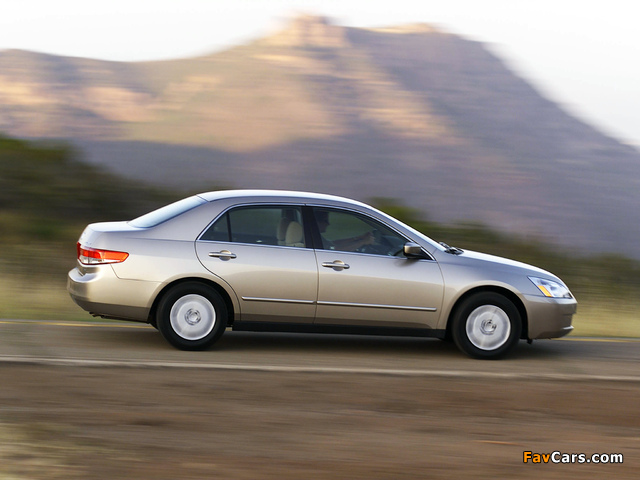 Honda Accord Sedan US-spec 2003–06 images (640 x 480)