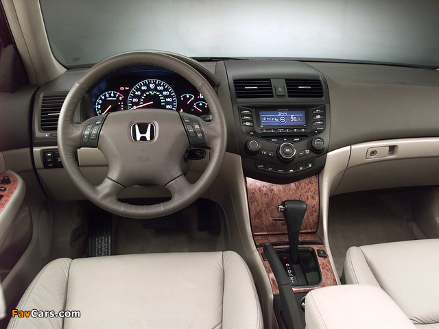 Honda Accord Sedan US-spec 2003–06 photos (640 x 480)