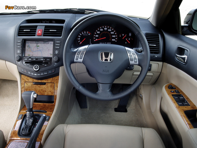 Honda Accord Sedan UK-spec (CL) 2003–06 wallpapers (640 x 480)
