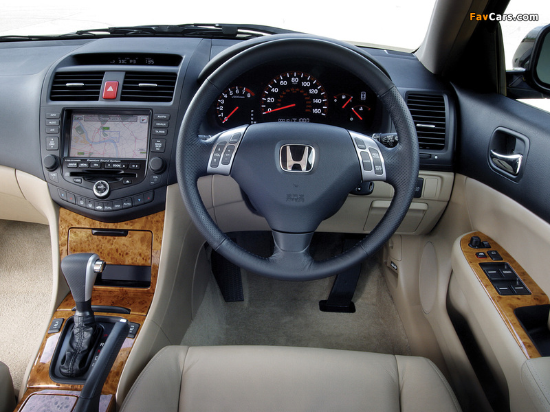 Honda Accord Sedan UK-spec (CL) 2003–06 wallpapers (800 x 600)