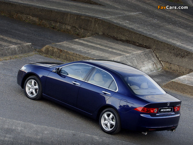 Honda Accord Sedan UK-spec (CL) 2003–06 wallpapers (640 x 480)