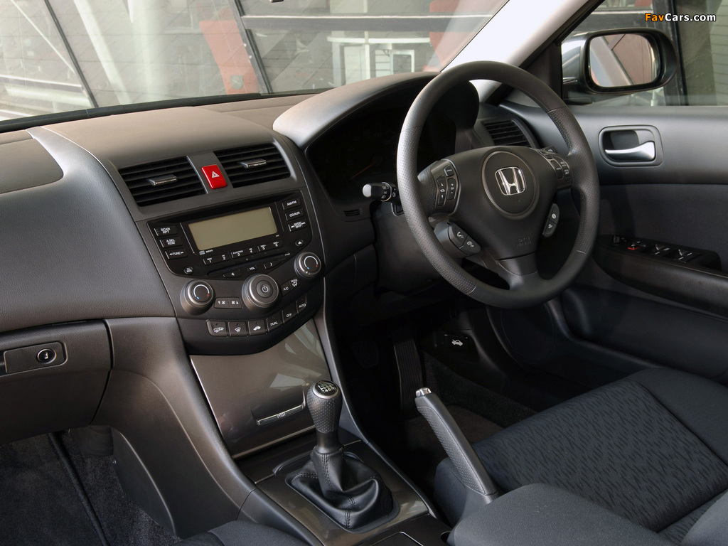 Honda Accord Sedan UK-spec (CL) 2006–08 photos (1024 x 768)