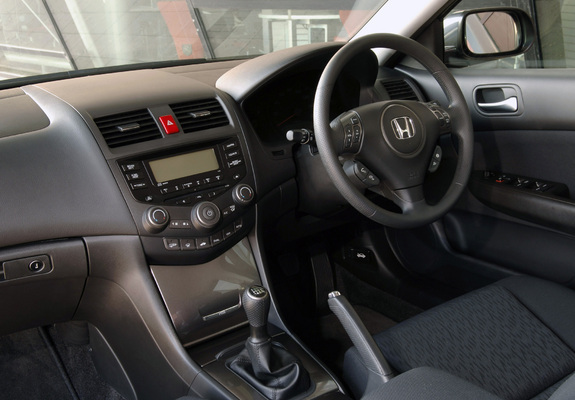 Honda Accord Sedan UK-spec (CL) 2006–08 photos