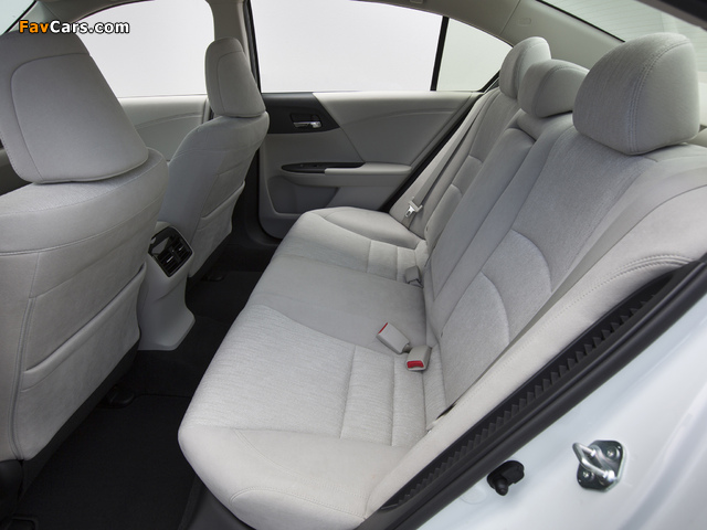 Honda Accord PHEV Sedan 2012 photos (640 x 480)