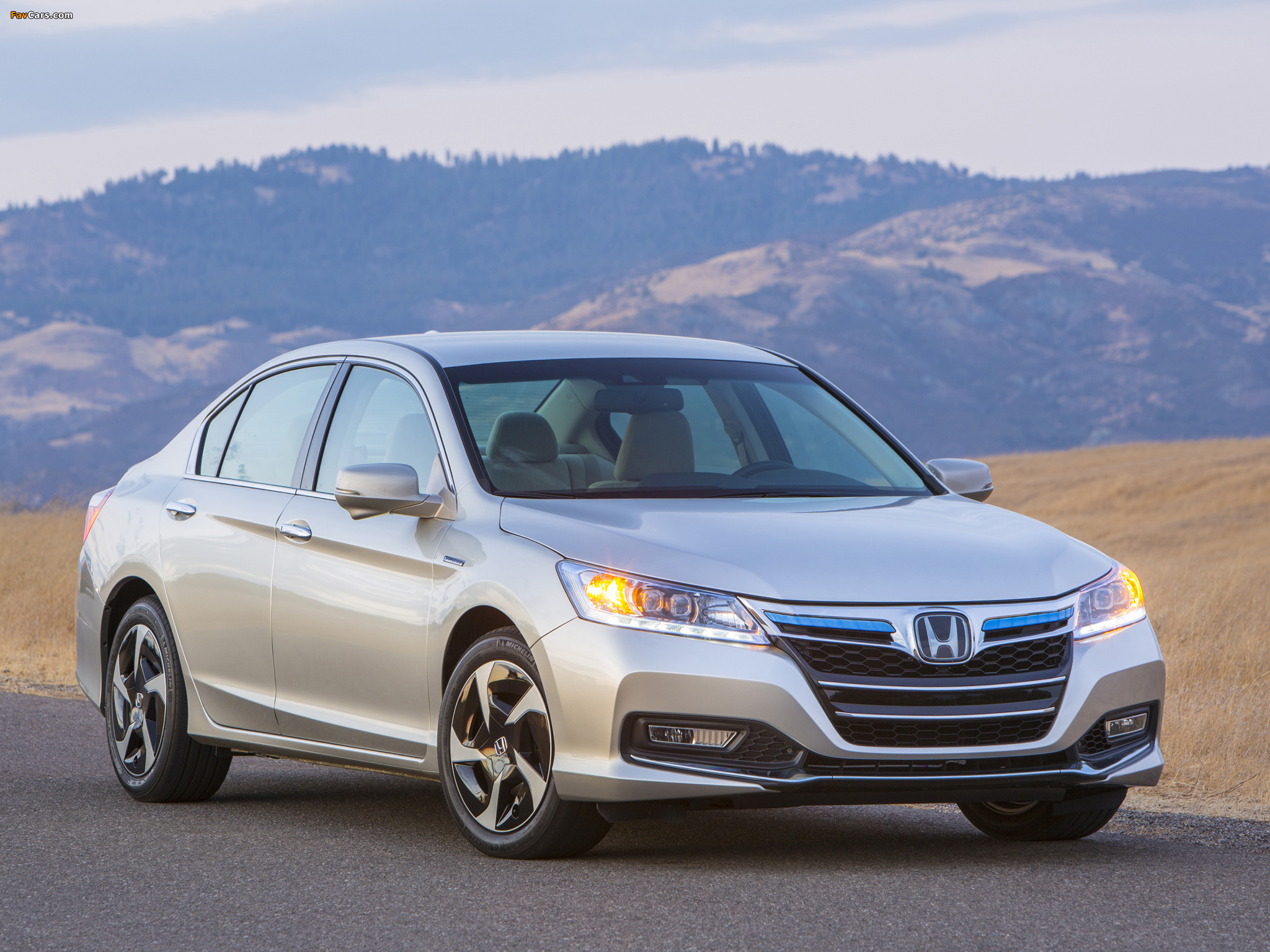 Honda Accord PHEV Sedan 2012 photos (2048 x 1536)