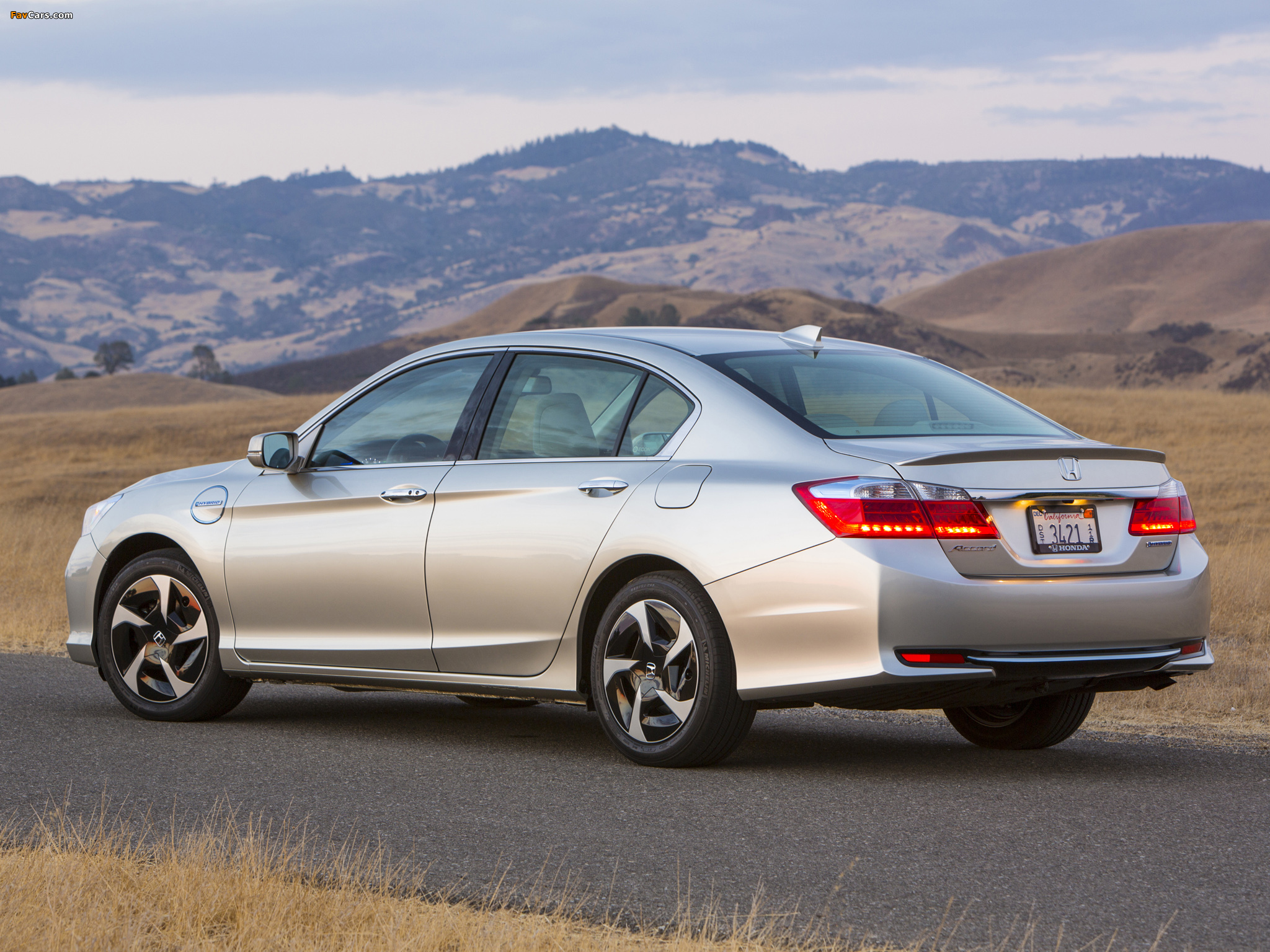 Honda Accord PHEV Sedan 2012 pictures (2048 x 1536)