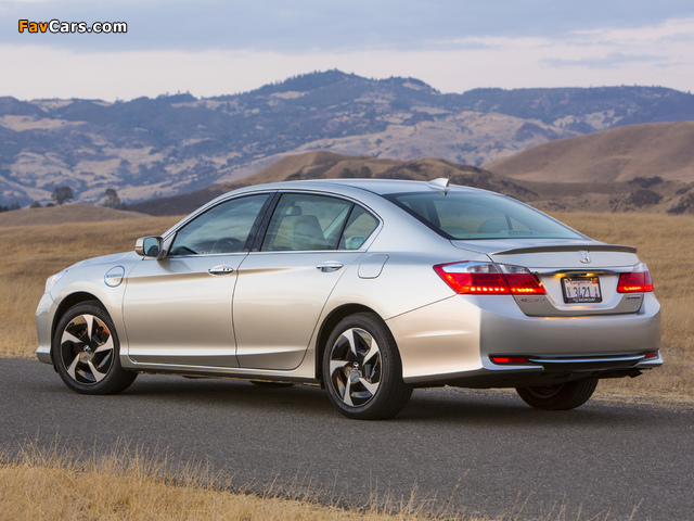 Honda Accord PHEV Sedan 2012 pictures (640 x 480)