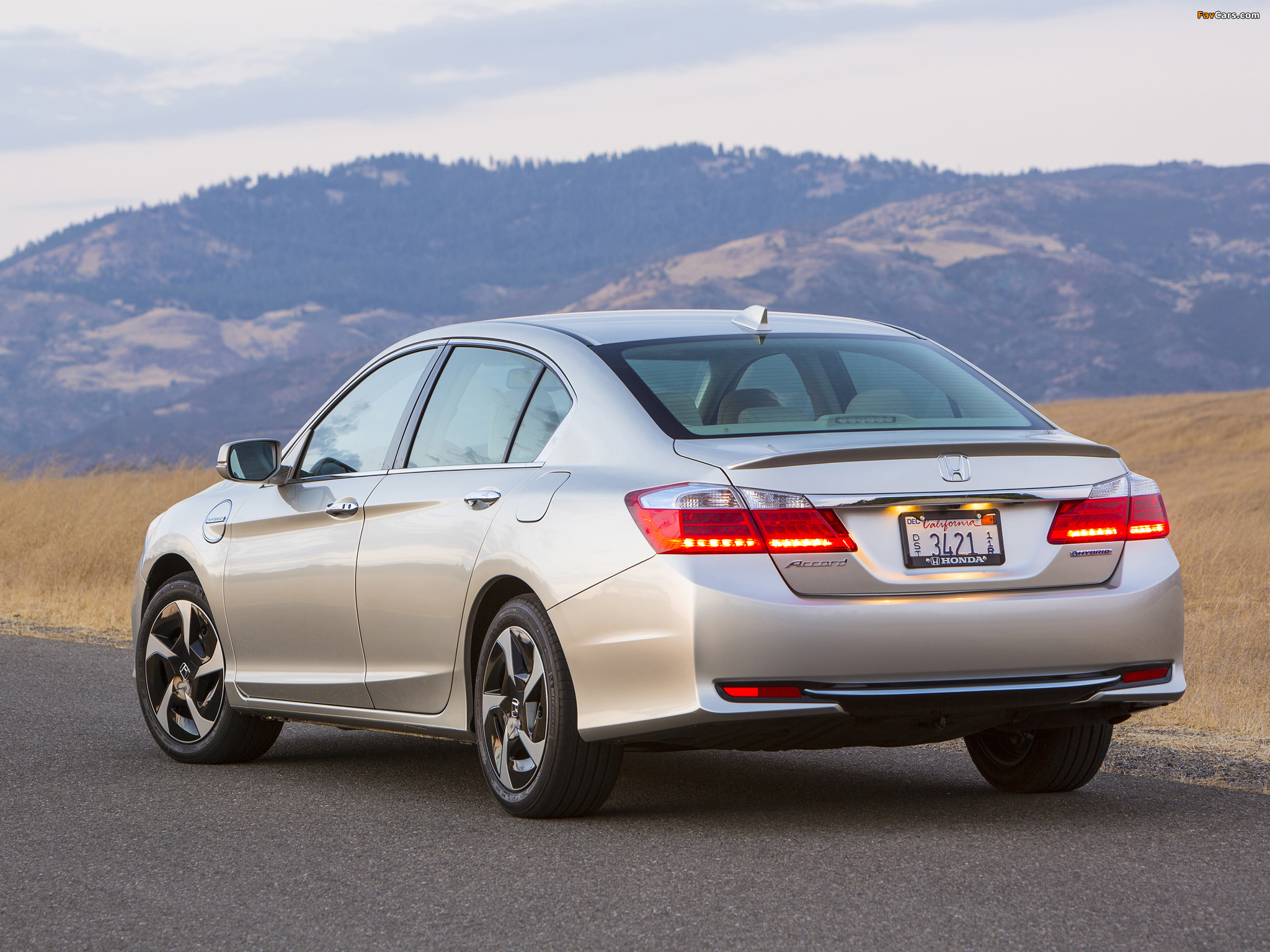 Honda Accord PHEV Sedan 2012 wallpapers (2048 x 1536)