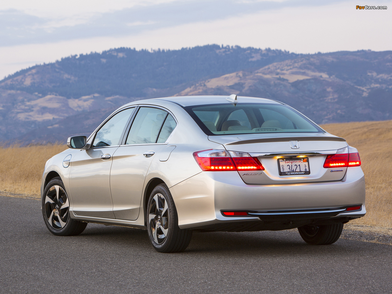 Honda Accord PHEV Sedan 2012 wallpapers (1280 x 960)