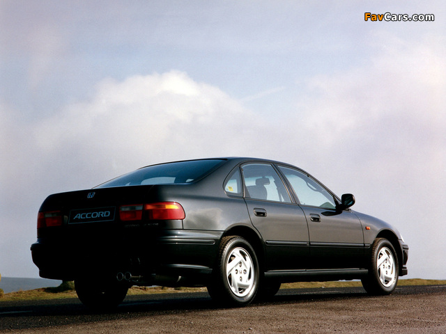 Images of Honda Accord Sedan (CD) 1993–96 (640 x 480)
