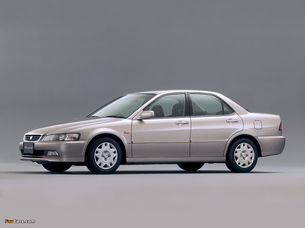 Images of Honda Accord SiR Sedan JP-spec (CF4) 1997–2000 (1024 x 768)