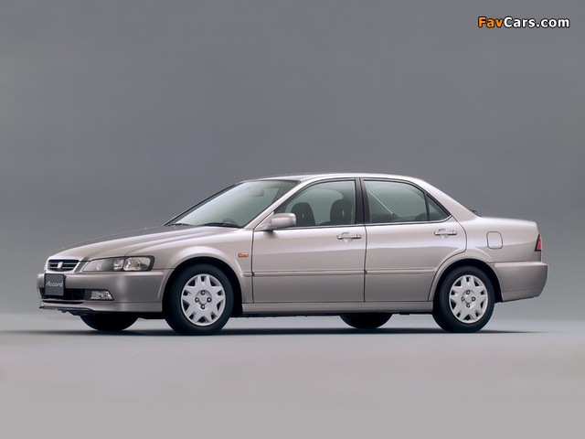 Images of Honda Accord SiR Sedan JP-spec (CF4) 1997–2000 (640 x 480)