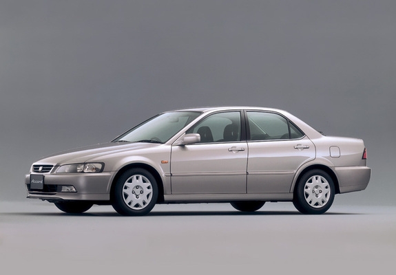 Images of Honda Accord SiR Sedan JP-spec (CF4) 1997–2000