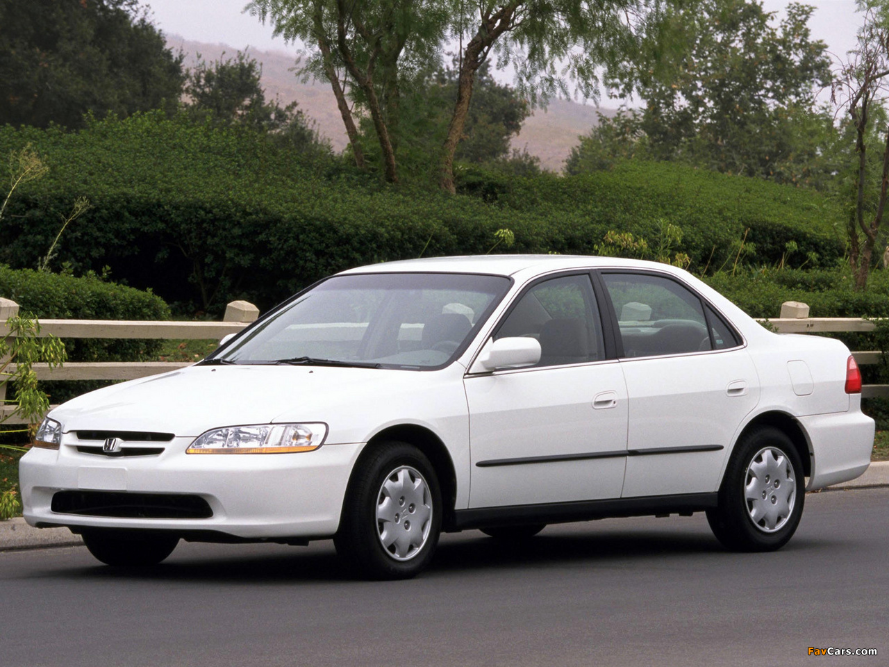 Images of Honda Accord Sedan US-spec 1998–2002 (1280 x 960)