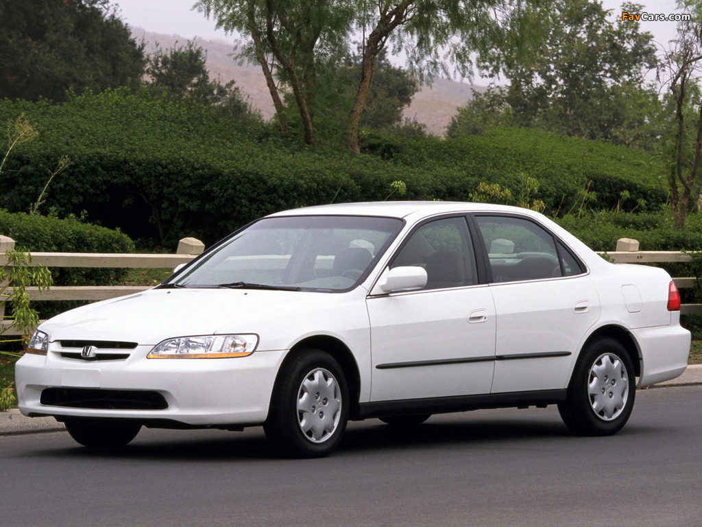 Images of Honda Accord Sedan US-spec 1998–2002 (1024 x 768)