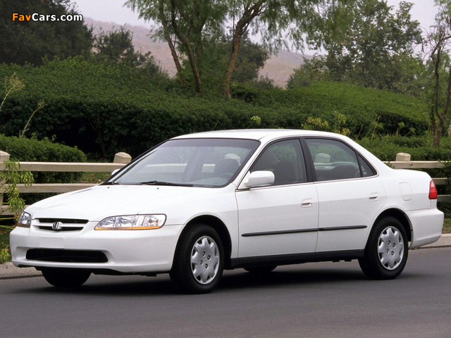 Images of Honda Accord Sedan US-spec 1998–2002 (640 x 480)