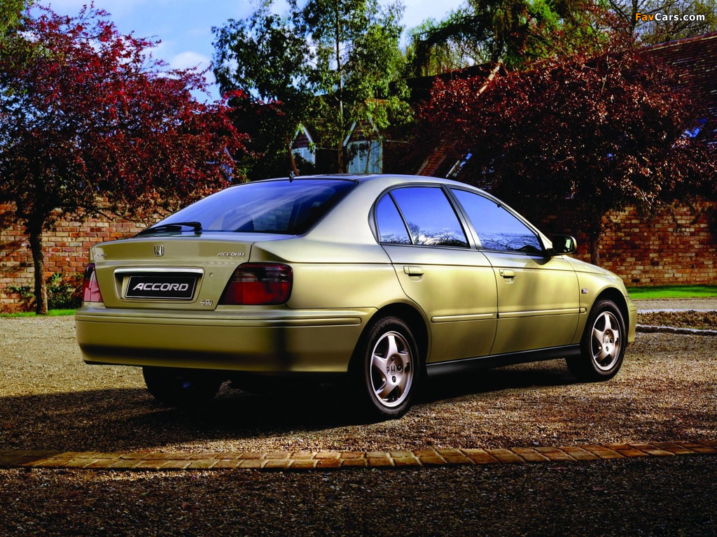 Images of Honda Accord Hatchback 1999–2002 (1024 x 768)