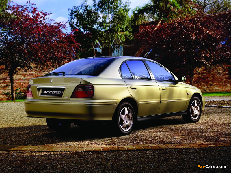 Images of Honda Accord Hatchback 1999–2002 (800 x 600)