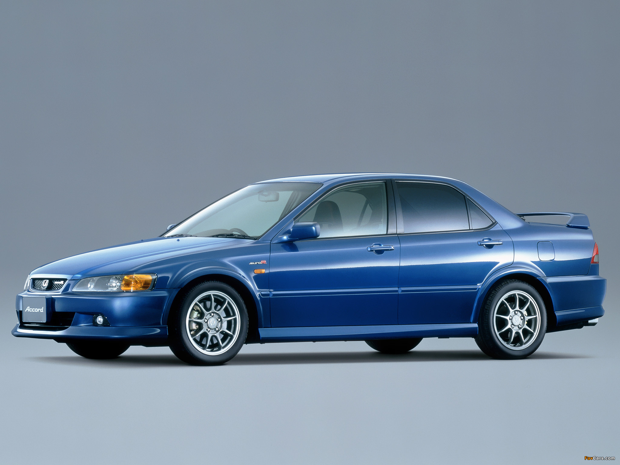 Images of Honda Accord Euro R (CL1) 2000–02 (2048 x 1536)