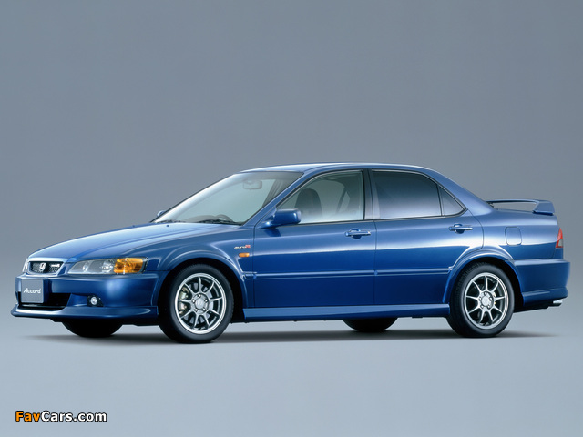 Images of Honda Accord Euro R (CL1) 2000–02 (640 x 480)