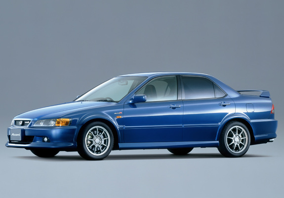 Images of Honda Accord Euro R (CL1) 2000–02