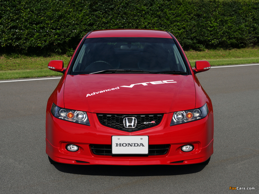 Images of Honda Accord Euro-R Sedan (CL7) 2002–05 (1024 x 768)